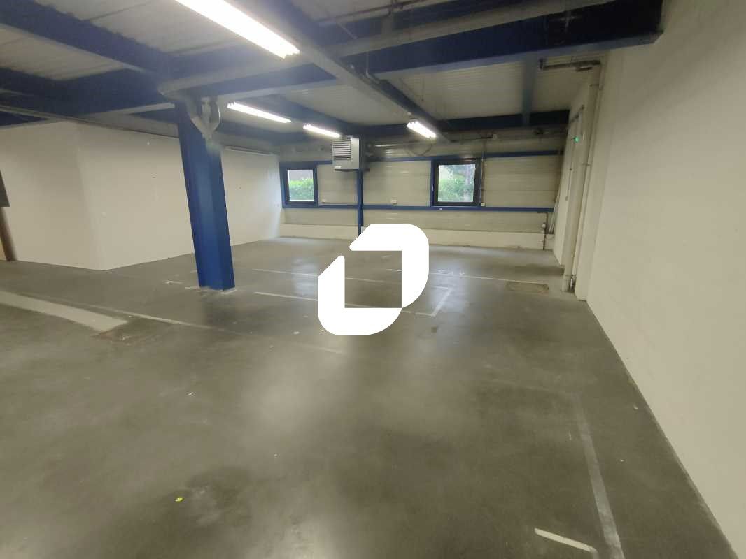 Dans la zone d'activité de Domont, sur un site sé