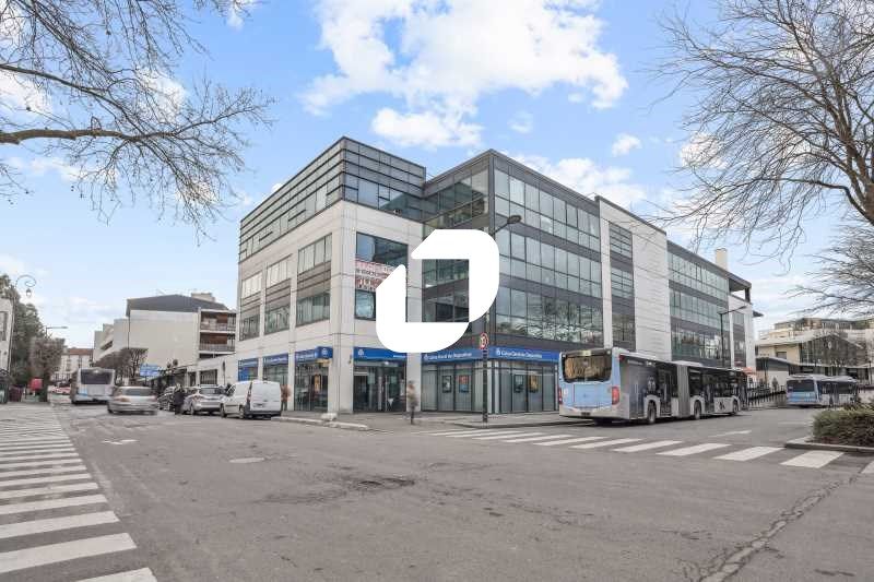 Situé au pied du RER E "Chelles-Gournay" et du ce