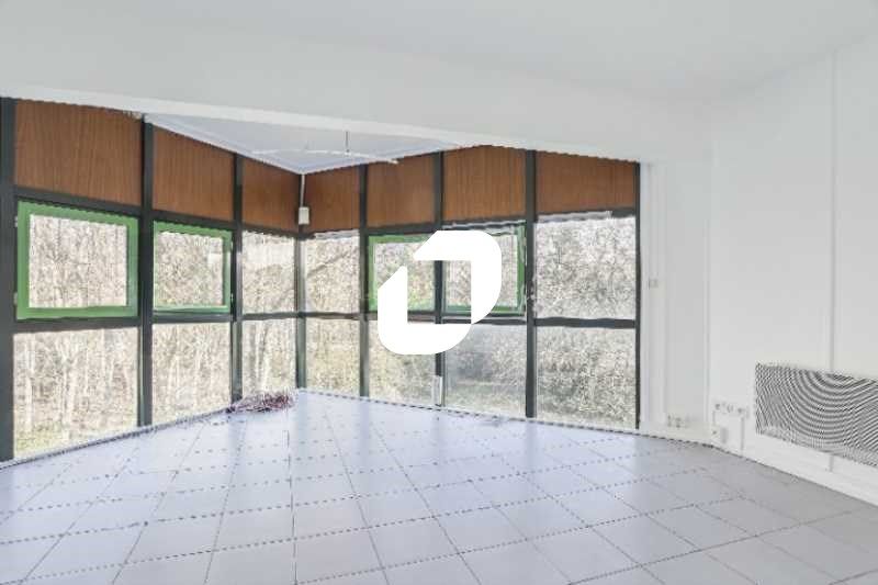 A 15 minutes à pied du RER A de la station "Logne