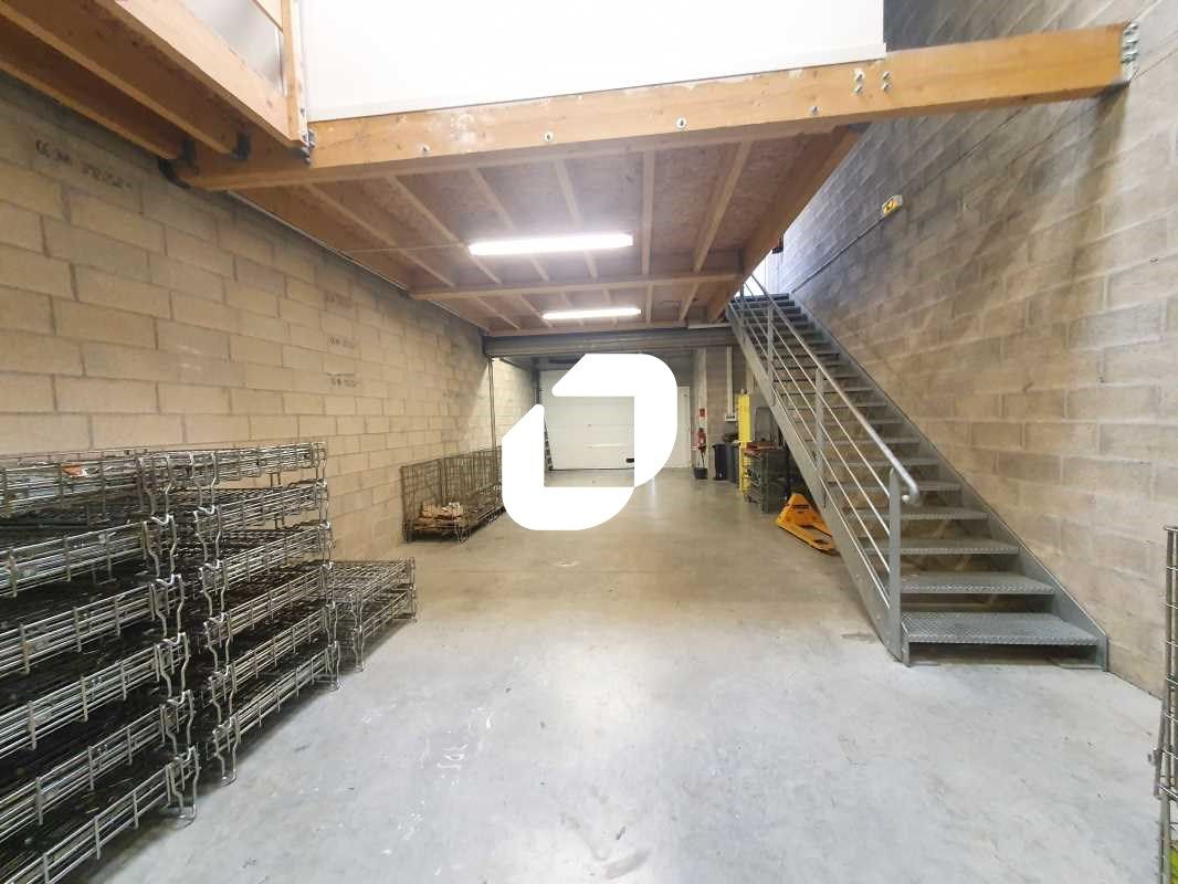 Situé dans la Zone Industrielle d'Ozoir-la-Ferriè