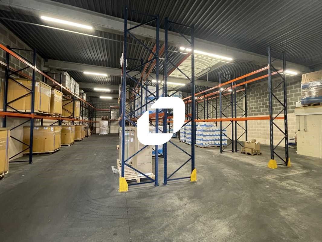 Situé à Noisy le Grand, dans la zone d'activité d