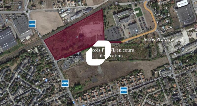 Ce terrain, d'une surface de 1,2 ha, bénéficie d'