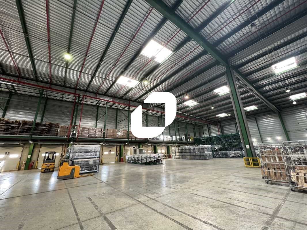 Dans le Parc Eurologistic Paris-Sud sur le long d