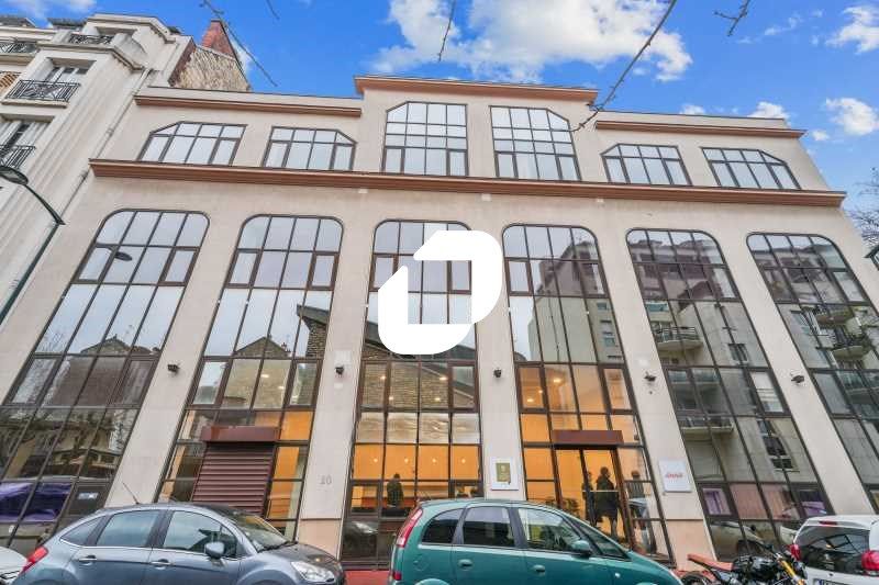 Au sein d'un immeuble de bureaux disposant sur ce