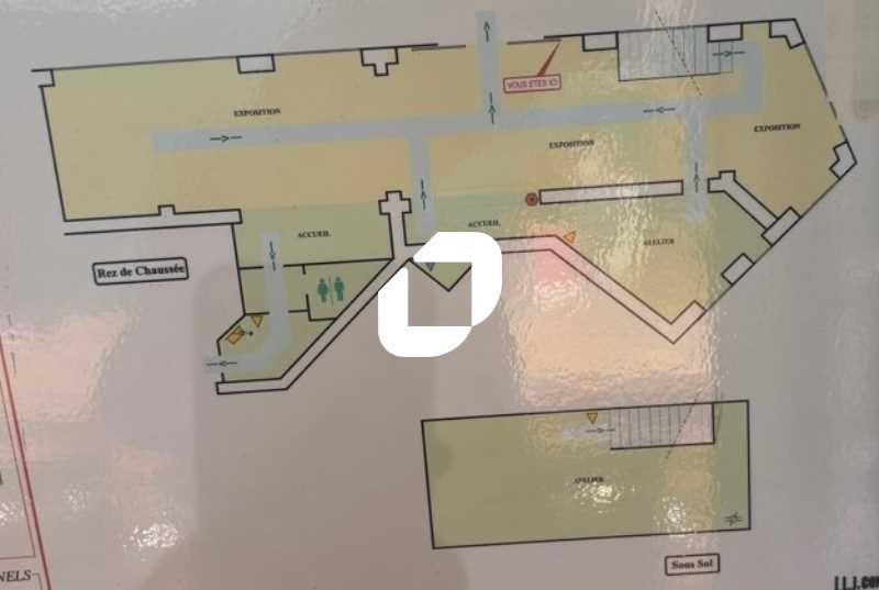 Location locaux commerciaux 182 m² non divisibles