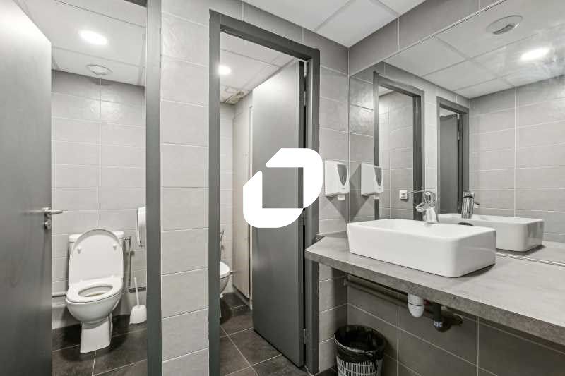 À Paris Nord 2, au sein d'un petit immeuble, IMMP