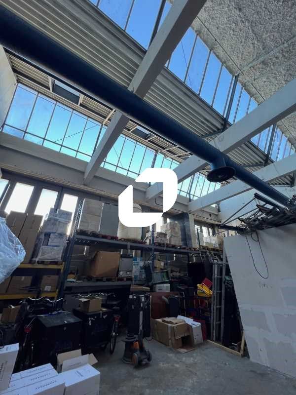 A proximité des axes autoroutiers (A86/A3 périphé