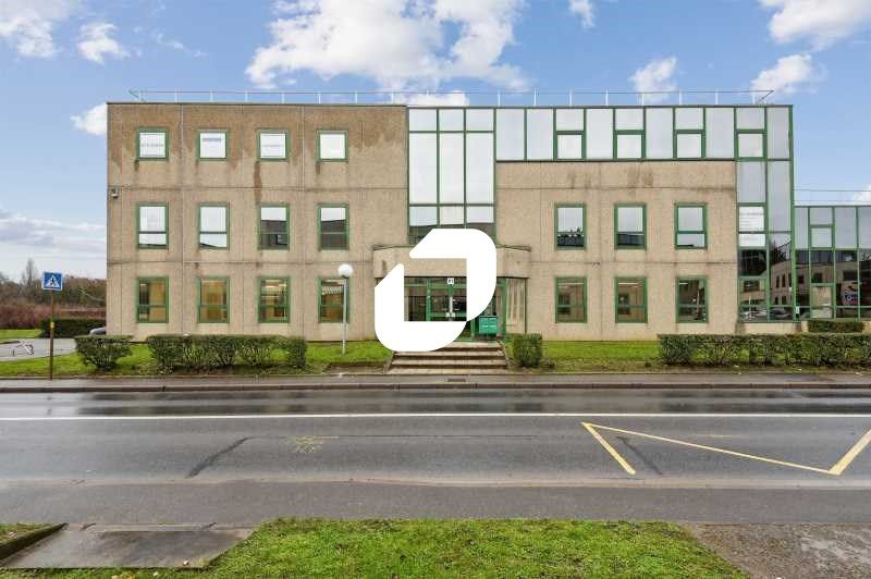 A proximité immédiate de la Nationale 7 à Viry Ch