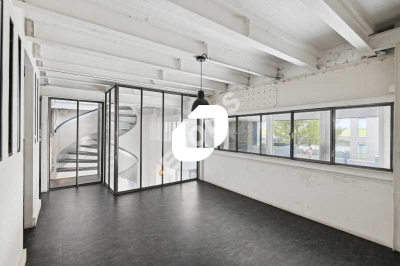 Atypique et Idéalement situé, IMMPROVE vous propo