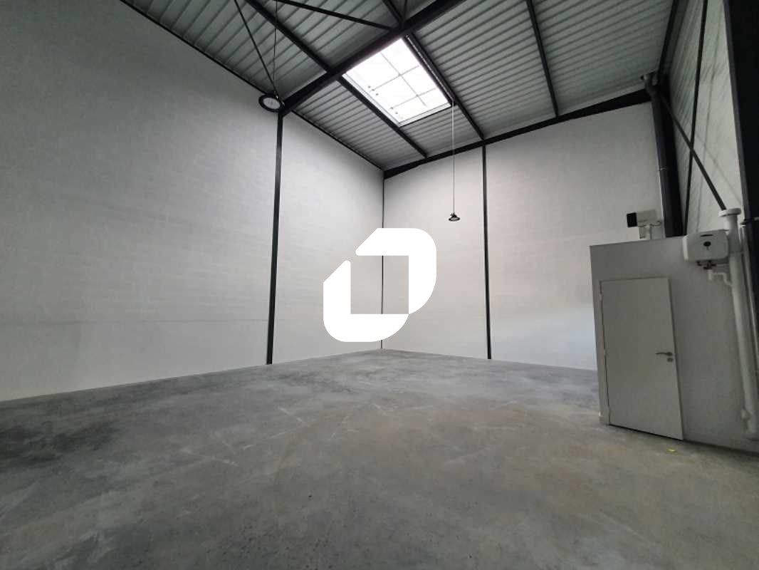 Situé à proximité immédiate de l'Autoroute A4 dan