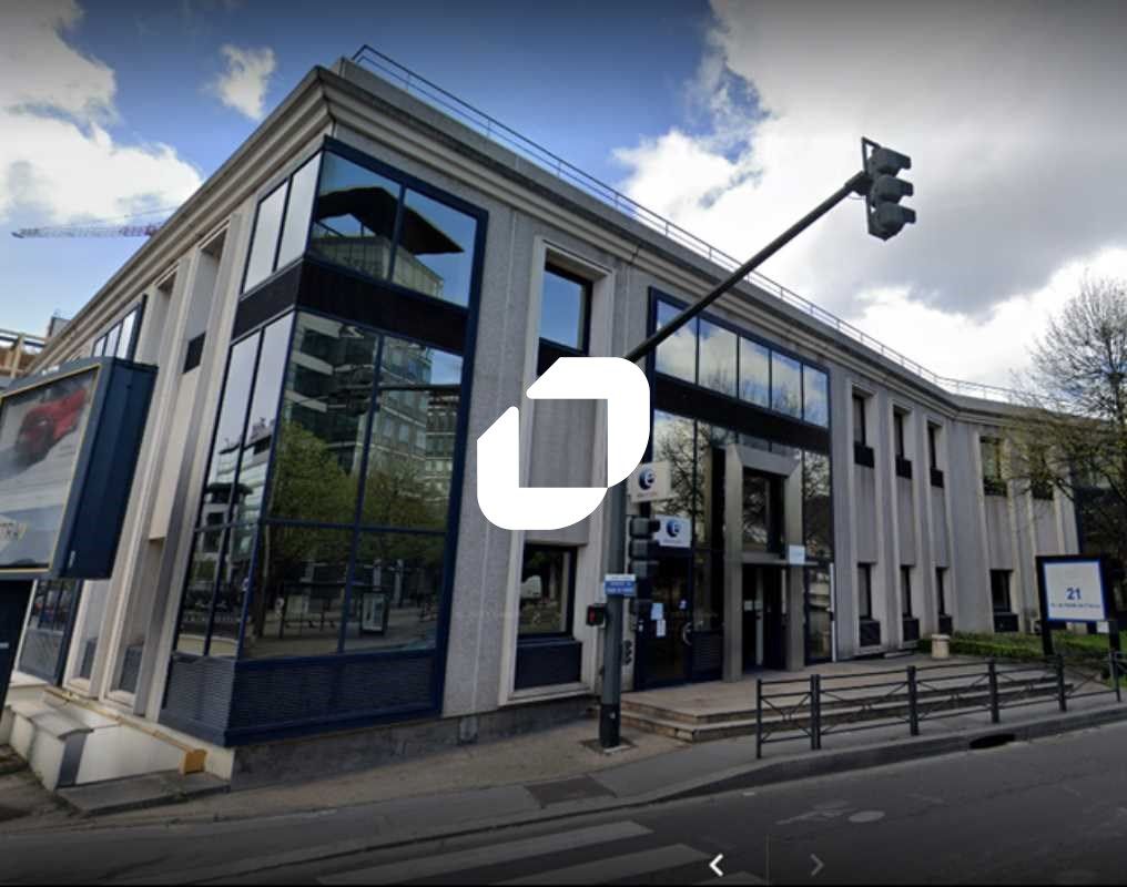 Immeuble indépendant au pied du RER B et de la so