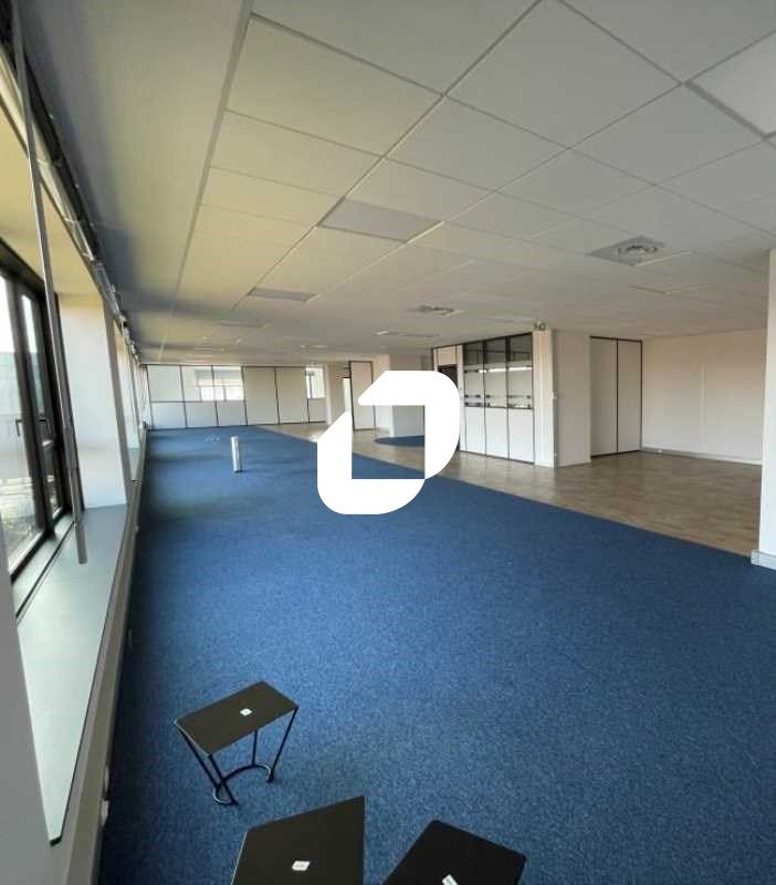 A proximité de l'autoroute A4 et du RER A Val d'E