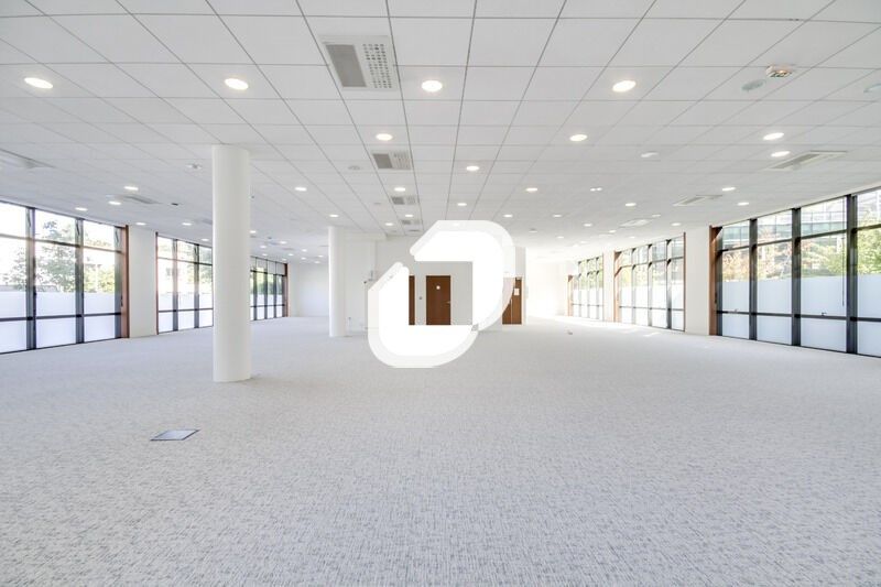 Situés dans un immeuble de bureaux récent de gran