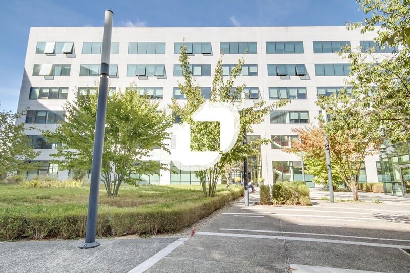 Situés dans un immeuble de bureaux récent de gran