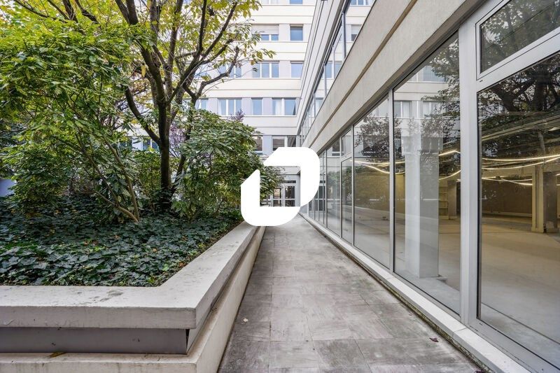 Dans le 6ème arrondissement, à proximité immédiat