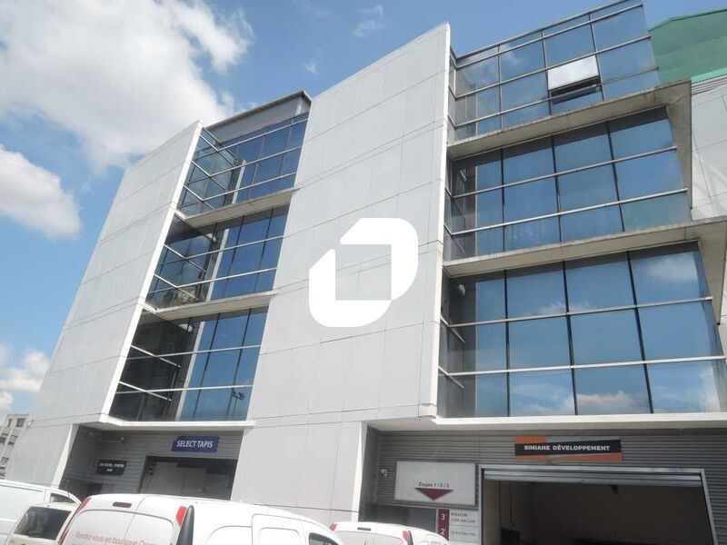 Au sein d'un bâtiment industriel idéalement situé