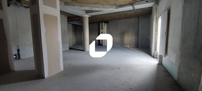 En rez-de-chaussée d'un immeuble neuf d'habitatio