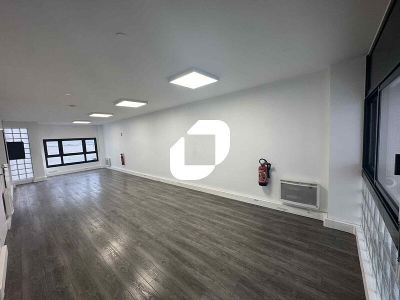 : IMMPROVE vous propose à la location deux surfac