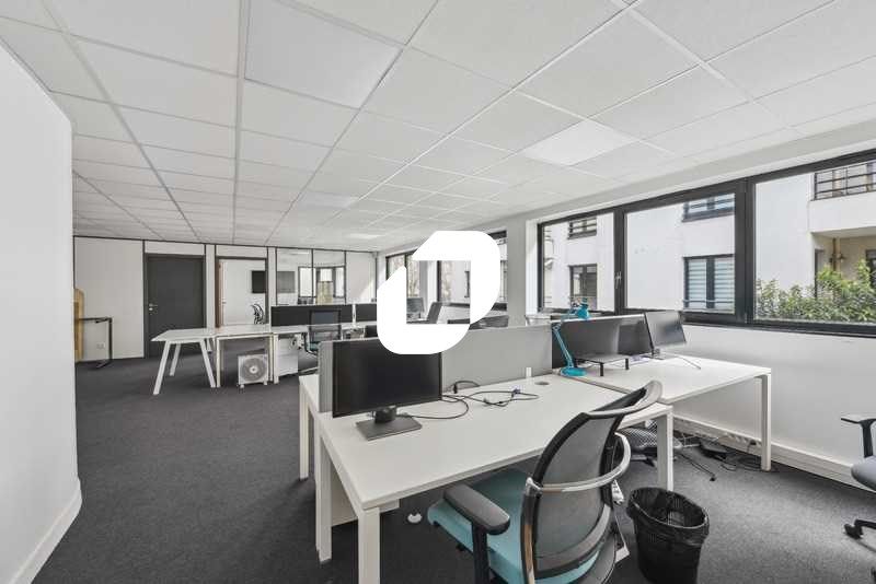 Idéalement situés, à proximité du Centre Commerci