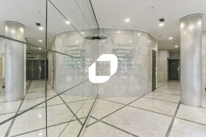 Plateau de bureau idéalement situé, à 2 pas du mé