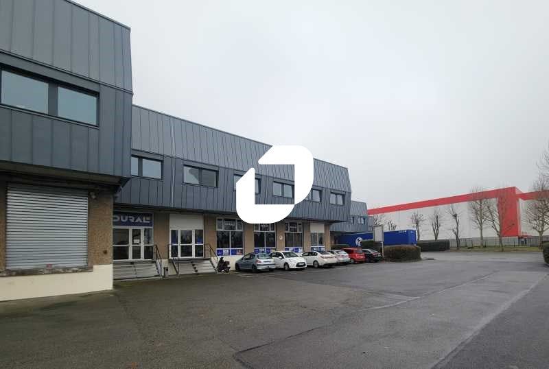 A la sortie de l'autoroute A10, au sein d'un parc