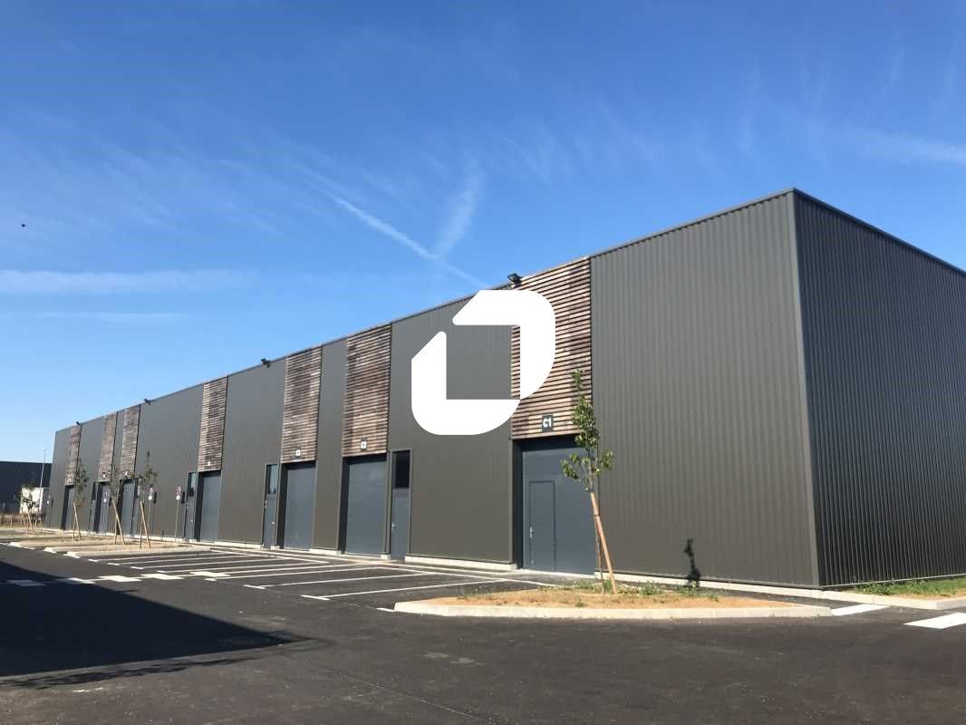 LOCAUX D'ACTIVITES    A LOUER ! Immprove vous pro