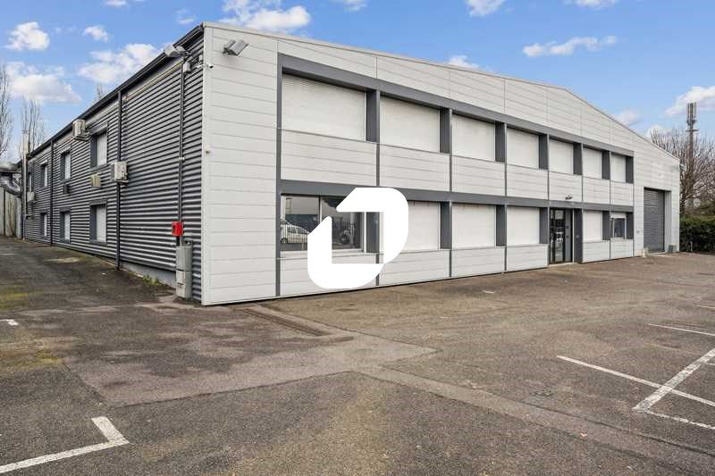 Dans la zone d'activité de Morangis, à proximité 