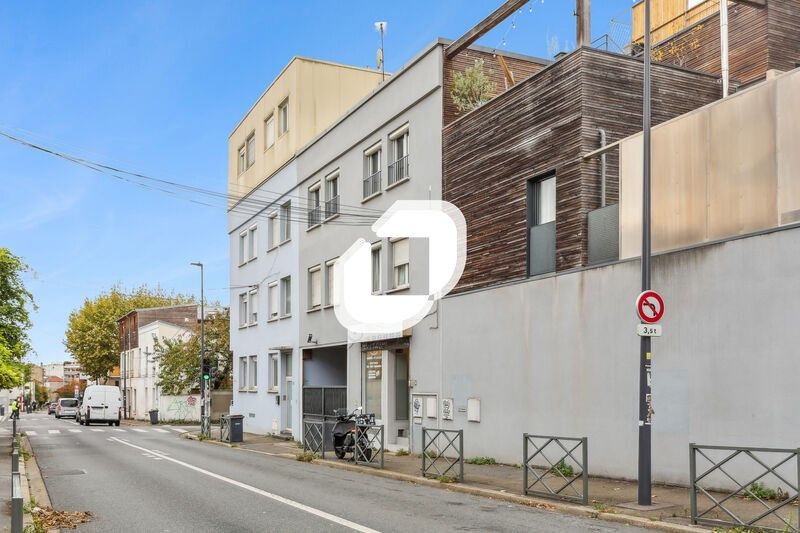 À seulement deux pas de la Mairie de Montreuil, I