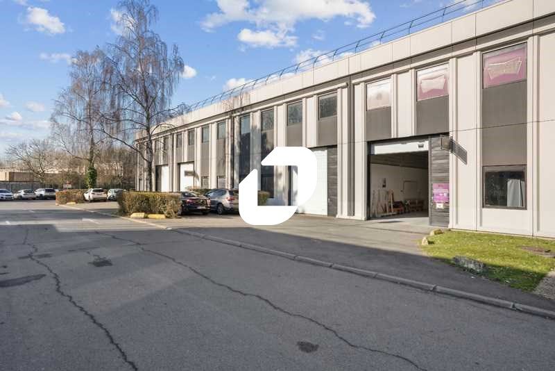 A proximité immédiate des autoroutes A4, la Franc