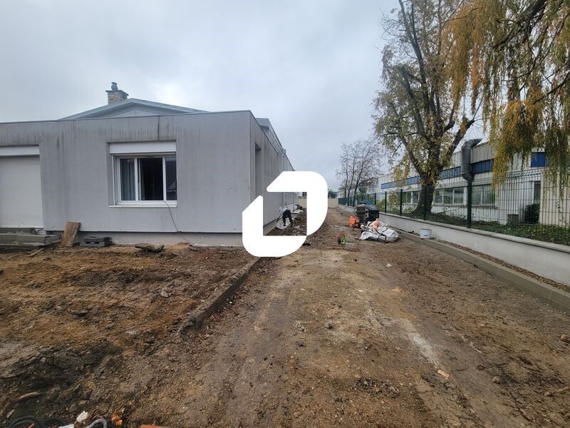 Situés au coeur de la ZI de Morangis à proximité