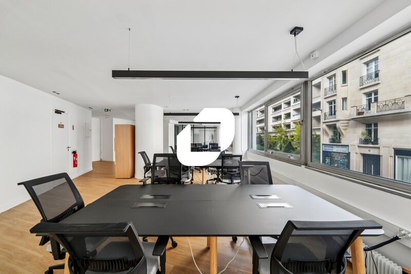 Situé dans le 6ème arrondissement de Paris, au co