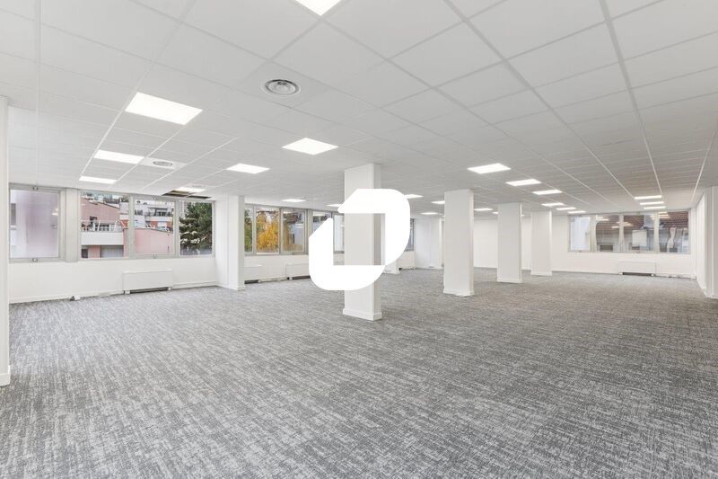 A proximité des métros « Nationale » (ligne 6) et