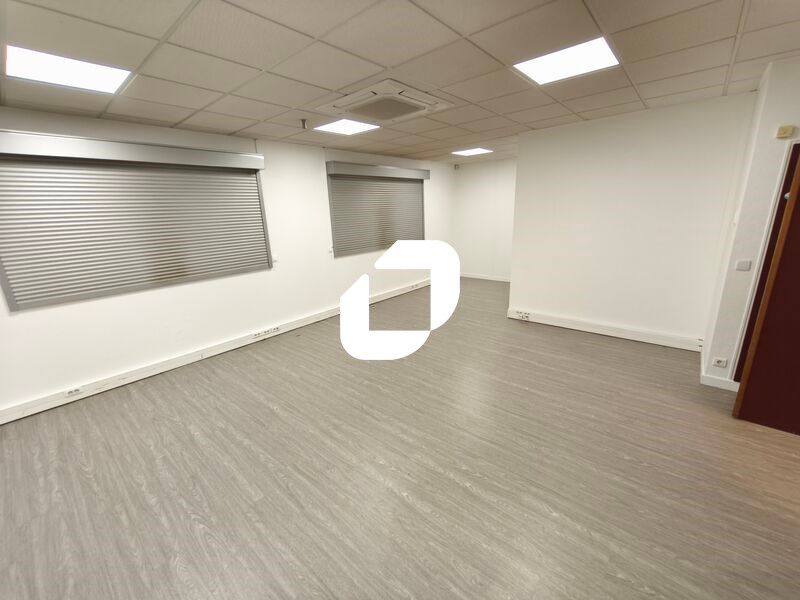 Situé dans un emplacement stratégique à Noisy-le-