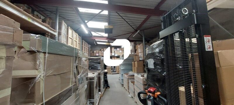 Idéalement situé à la Plaine Saint Denis, à proxi