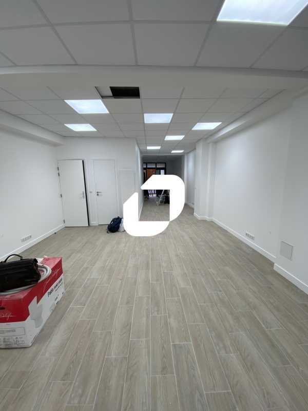 Situé dans le 14ème arrondissement, avec accès di