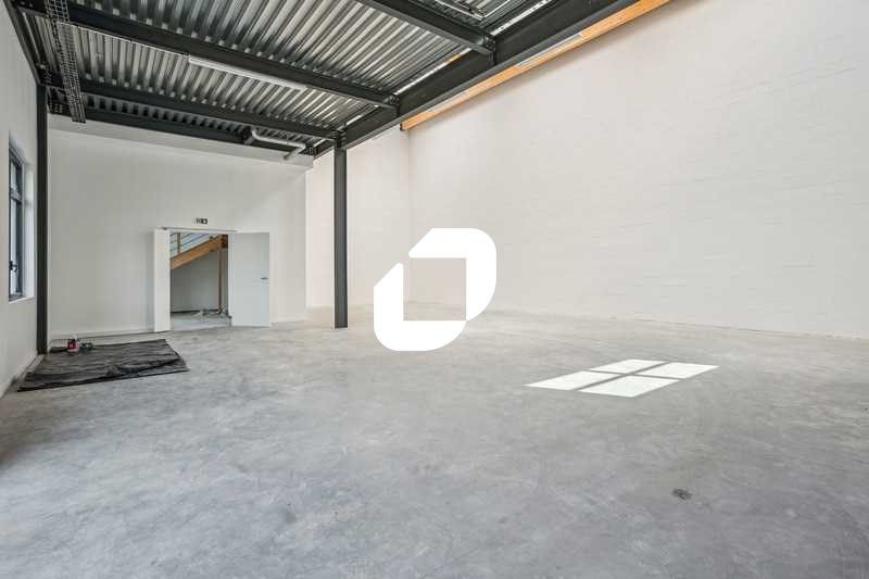 Au coeur de la zone d'activité du Levant, proche 