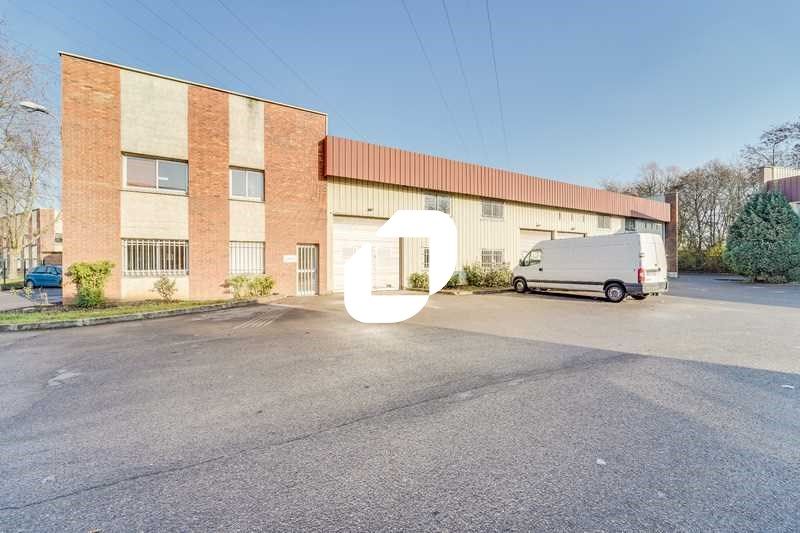 Dans la zone d'activités de l'Eglantier, à proxim