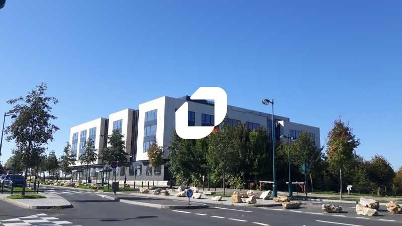 Situé à proximité de l'autoroute A4 et du RER A V