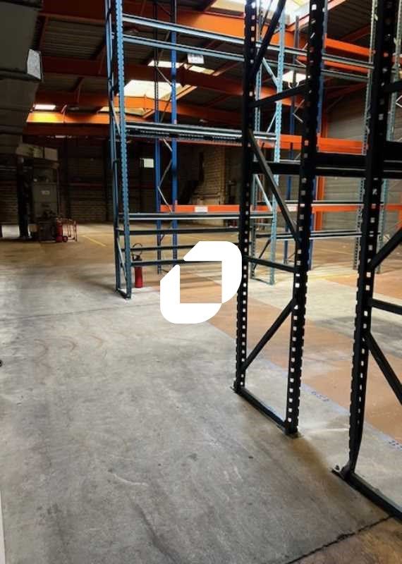 Situé à Saint-Ouen-l'Aumône dans la zone d'activi