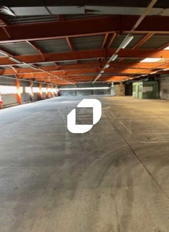 Situé à Saint-Ouen-l'Aumône dans la zone d'activi