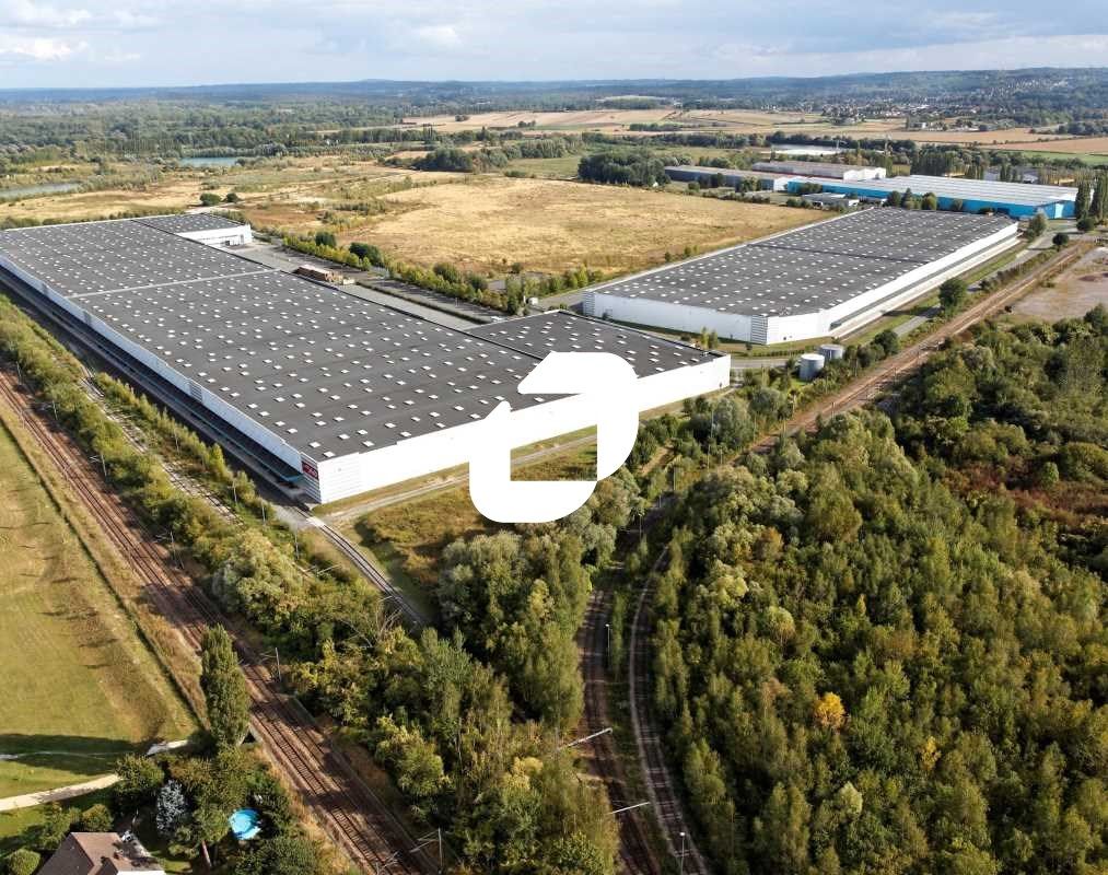 Au sein d'un parc logistique proche de l'autorout