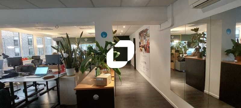 A Aubervilliers, au sein d'un immeuble mixte situ