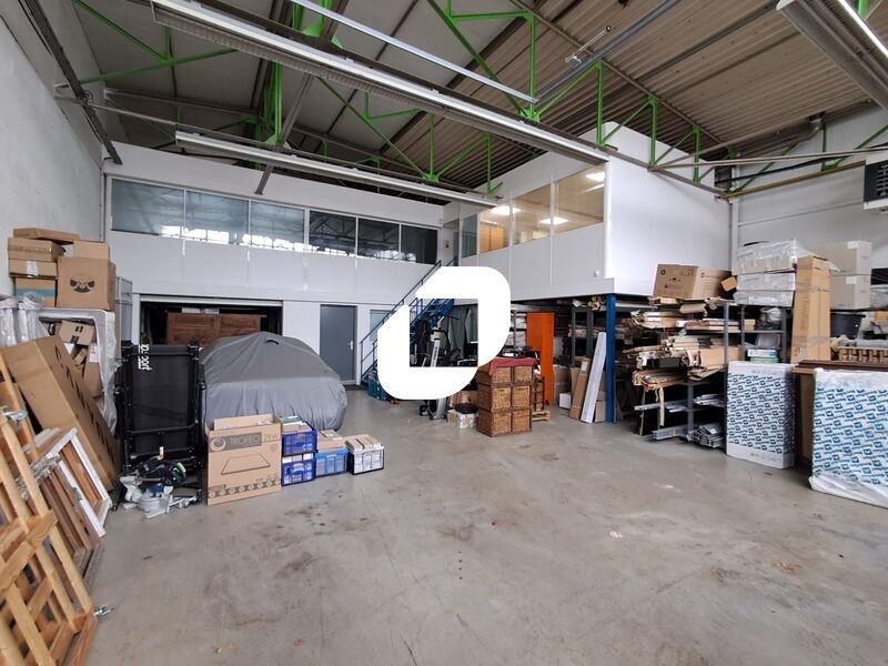 Rare sur le secteur ! Local d'activité accompagné