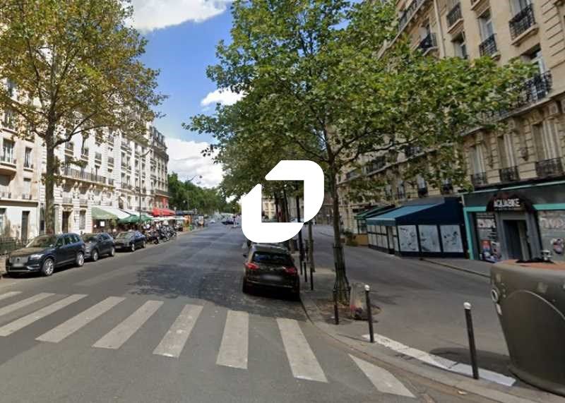 Immprove vous propose un local commercial, en loc