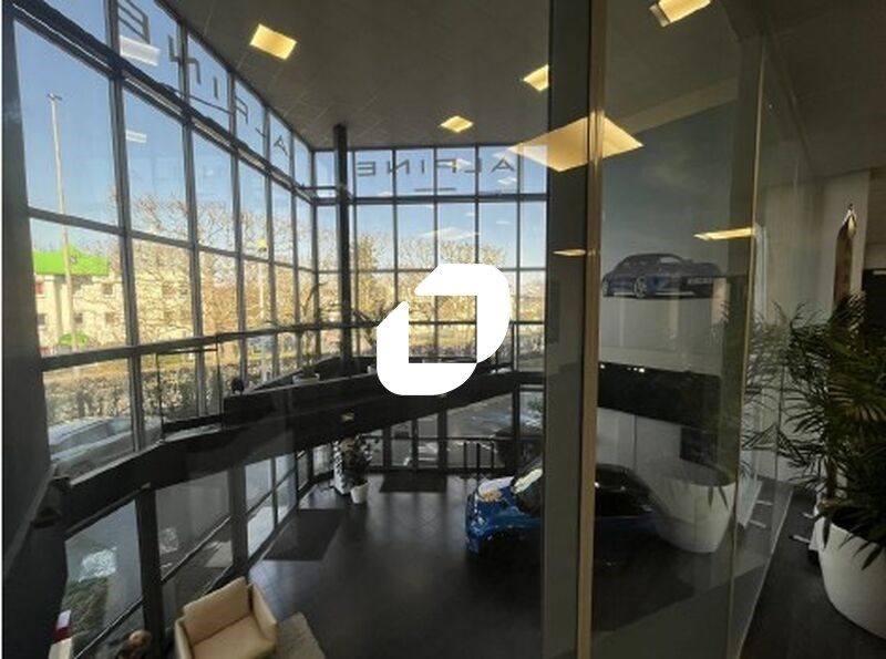 Au coeur du parc d'activités de Courtaboeuf, sur