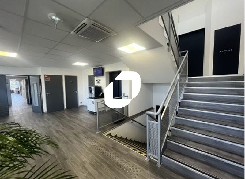 Au coeur du parc d'activités de Courtaboeuf, sur