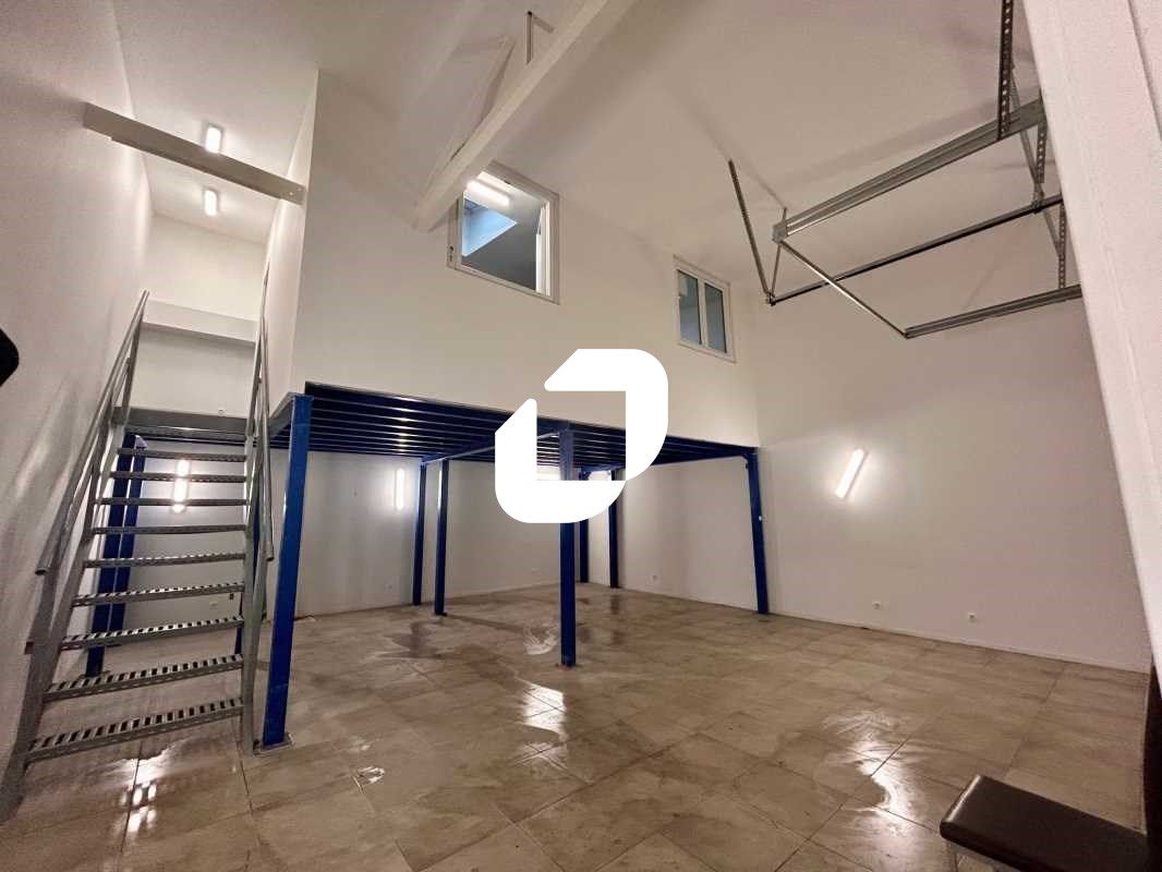 IMMPROVE vous propose un entrepôt de 100 m², comp