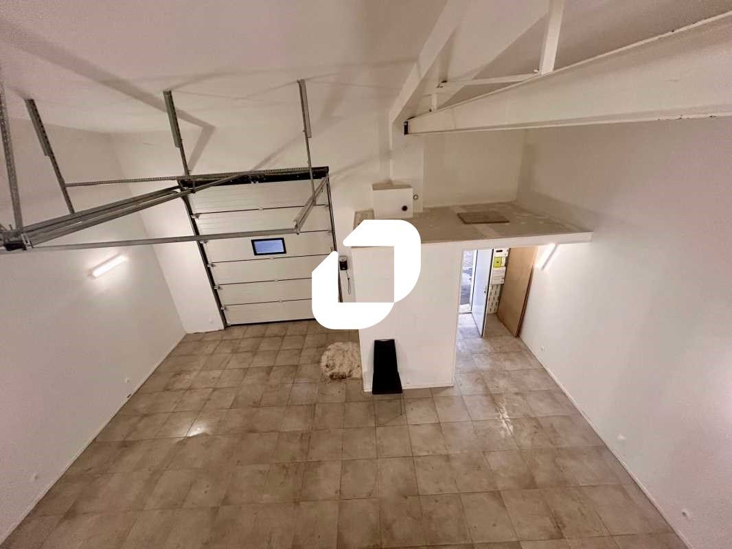 IMMPROVE vous propose un entrepôt de 100 m², comp