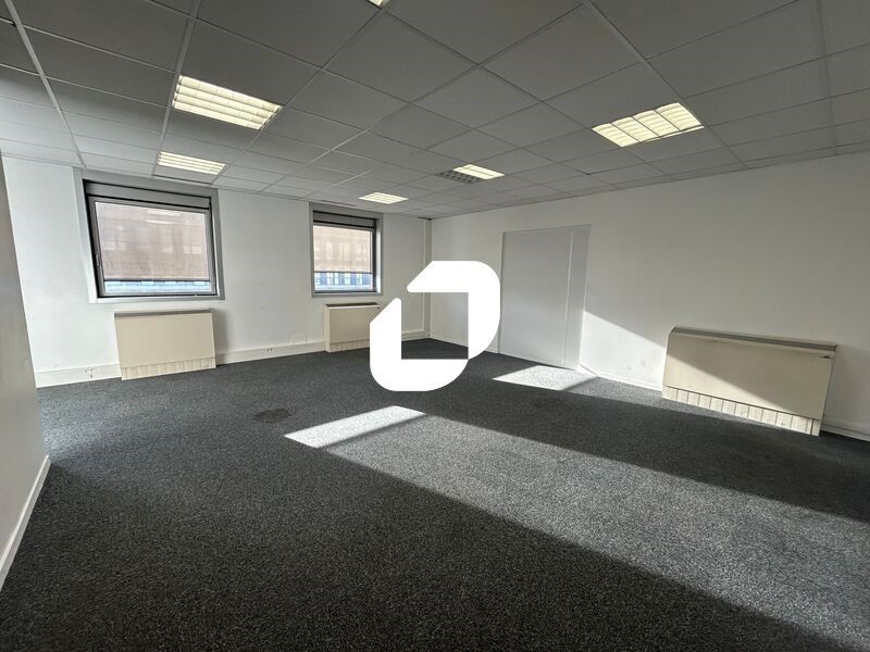 Situé à proximité de l'autoroute A4 et du RER A d