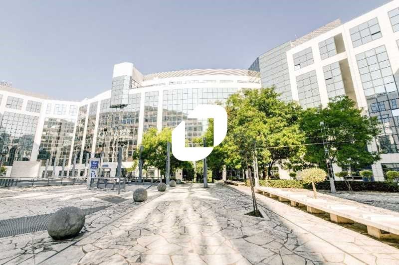 QUARTIER D'AFFAIRES MONT D'EST Situés à Noisy-le